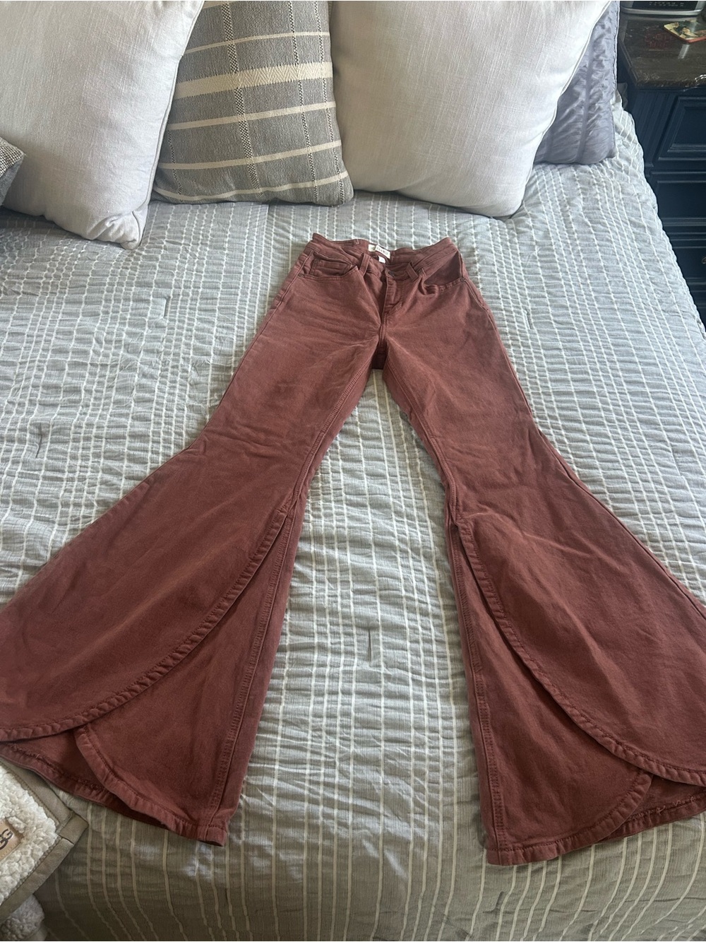 Women's Flared High-Waist Jeans in Rust
